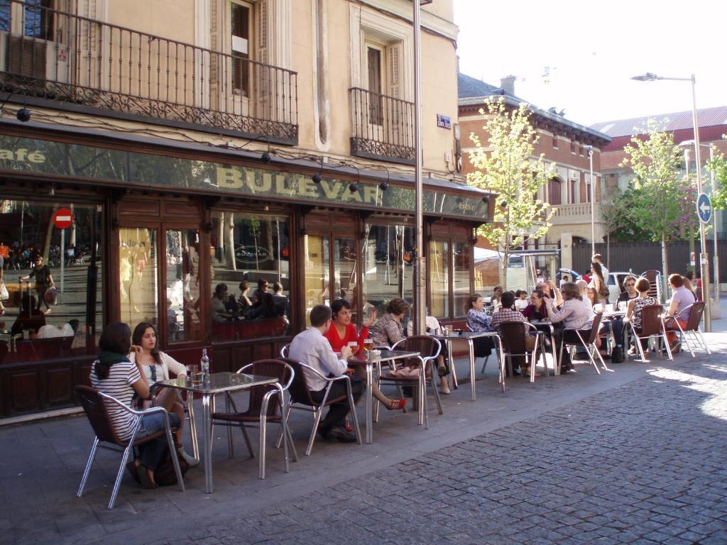 Hostal Castilla Madrid Luaran gambar