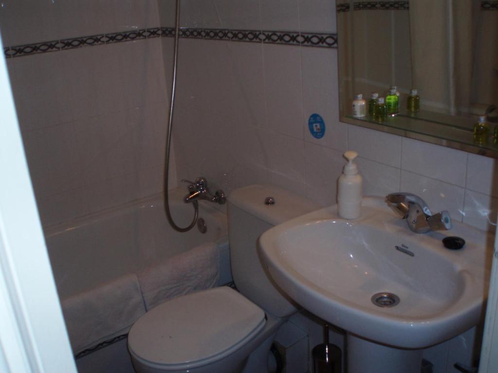 Hostal Castilla Madrid Luaran gambar
