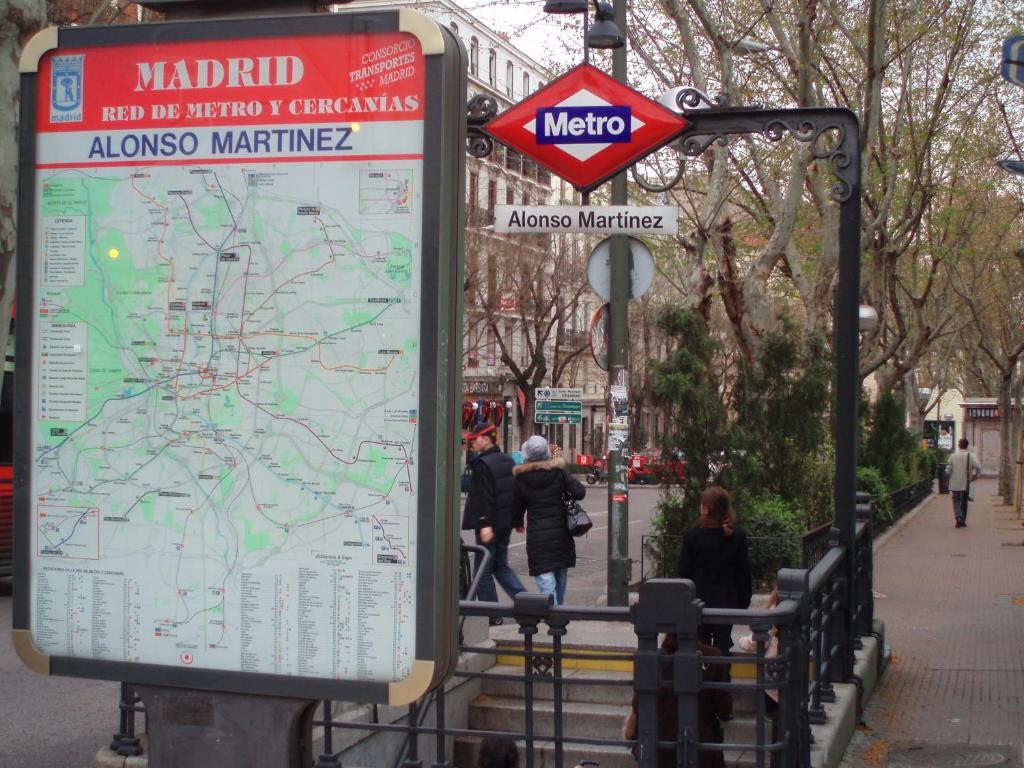 Hostal Castilla Madrid Luaran gambar