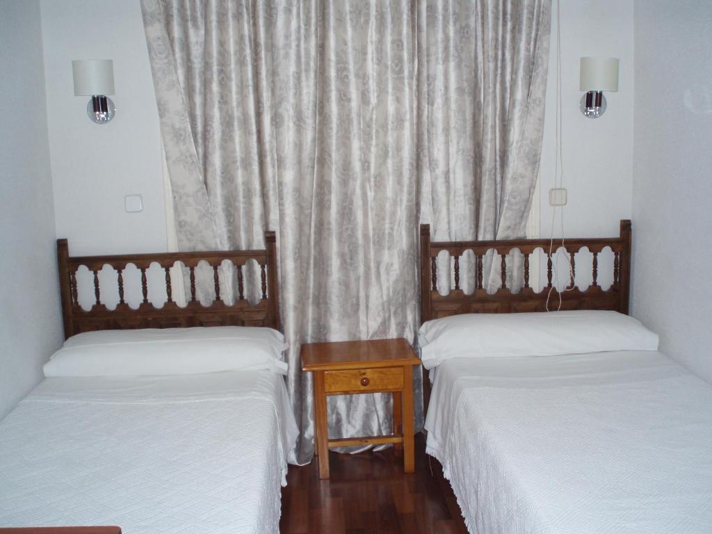 Hostal Castilla Madrid Luaran gambar